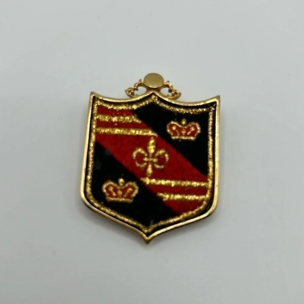 vintage KRAMER Signed   Crown Coat of Arms  Gold Brooch Jacket Pin RARE​
